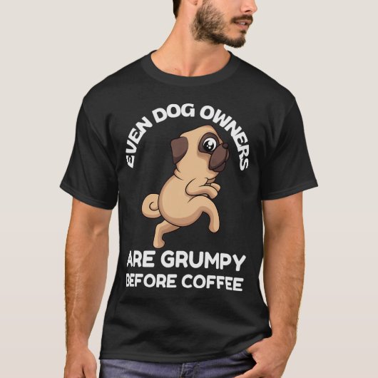 面白い コーヒー前の犬の飼い主もぐったり Tシャツ (正面)