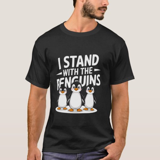 面白い ペンギンたちと共に立ち向かう 涼しげなペンギン Tシャツ (正面)