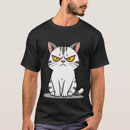 面白い+不機嫌な+白い+縞模様の+猫の+ガン見 😠🐾✨ Tシャツ (正面)