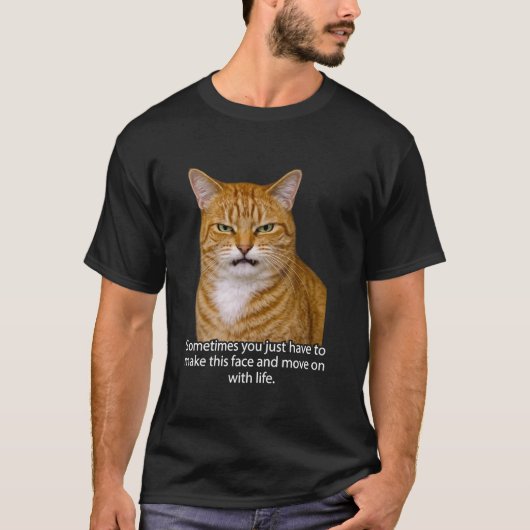 面白い 怒った 嫌そうな 猫の顔 メーム 気にしない オレンジ Tシャツ (正面)