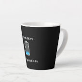 面白い 私のソーシャルバッテリーが低下中 - 内向型の人向け カフェラテマグ (右アングル)
