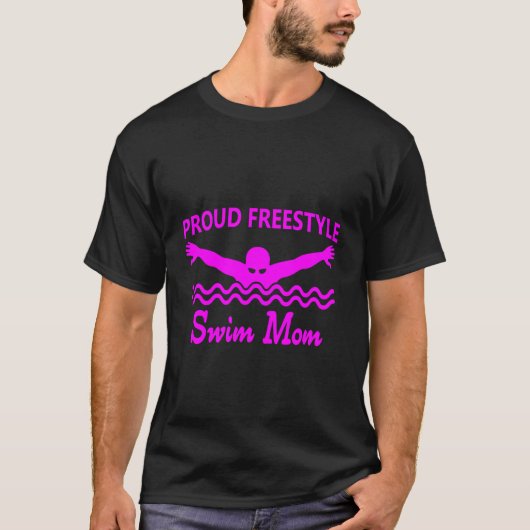 面白い 自慢の フリースタイル スイマーママ 応援 愛 ピンク Tシャツ (正面)