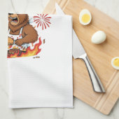 面白いBBQベアのグリルは今、後でパニックを起こす花火 キッチンタオル (四つ折り)