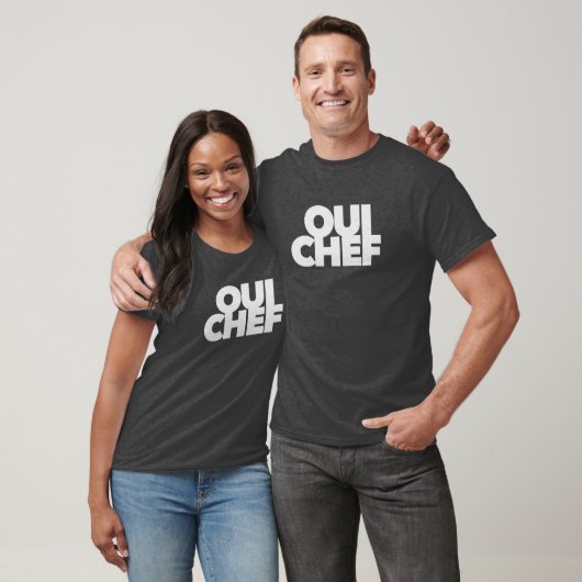 面白いOui Chefレストランボススタッフ料理長部下従業員 Tシャツ (ユニセックス)