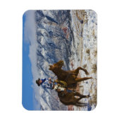 革のカウボーイブーツを履いた馬上のカウボーイ マグネット (縦)