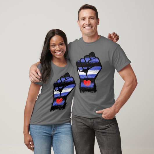 革のプライド拳 Tシャツ (ユニセックス)