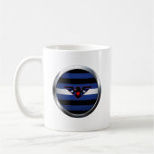 革ワシのプライドの円形浮彫り コーヒーマグカップ (左)