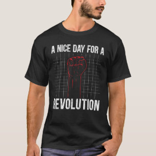 革命の男のための素敵な日Fakesデイ男Faw Tシャツ