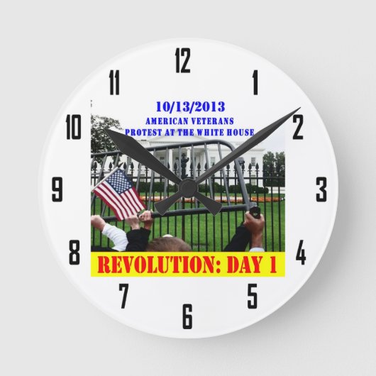 革命: 1日目 ラウンド壁時計 (正面)