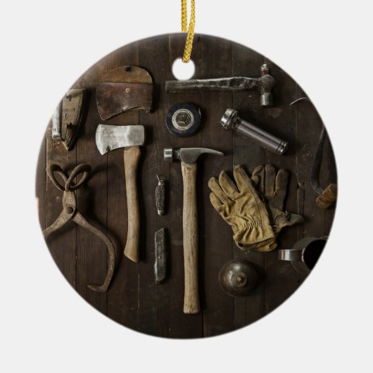 革新のテーマの、木の大工仕事の便利屋およびT セラミックオーナメント (正面)