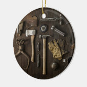 革新のテーマの、木の大工仕事の便利屋およびT セラミックオーナメント (左)