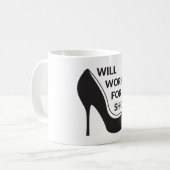 靴のために働きます コーヒーマグカップ (正面左)