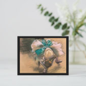 靴のリボンを結ぶエドガー・デガスダンサー ポストカード (スタンド正面)