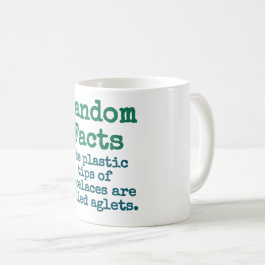 靴ひものプラスチックの先端はアグレットと呼ばれる – コーヒーマグカップ (正面右)