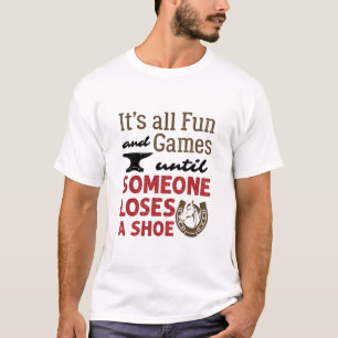 靴をなくすまでおもしろいとゲームを運ぶ Tシャツ