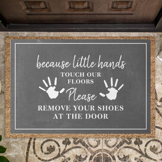 靴を取り除く小さな手Chalkboard ドアマット