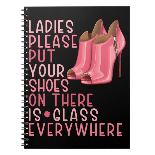 靴を婦人用に置くとガラスがあちこちにある ノートブック (正面)