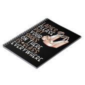 靴を婦人用に置くとガラスがあちこちにある ノートブック (左側)