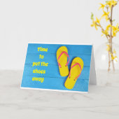 靴を履遠くにきビーチサンダルを取る カード (黄色い花)