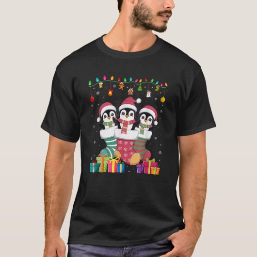 靴下のペンギン3匹 楽しい 男の子 女の子 子供 クリスマス Tシャツ (正面)