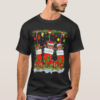 靴下を履いたレッサーパンダのライト Tシャツ