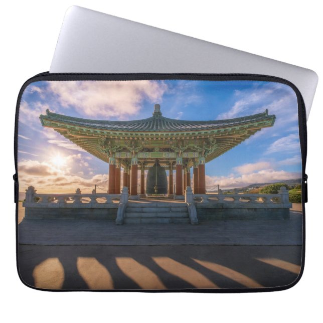韓国の亭 Laptop Sleeve | 夕焼けの旅の芸術 ラップトップスリーブ (正面)