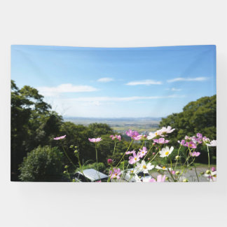 韓国を写した写真でデザインされ、印刷された 横断幕