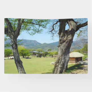 韓国を写した写真でデザインされ、印刷された 横断幕