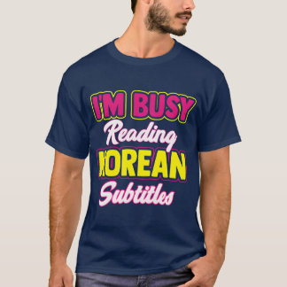 韓流ドラマの字幕を読んでいる女の子 バンドTシャツ Tシャツ