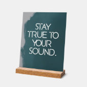 音を聞き続ける アクリルサイン (傾斜)