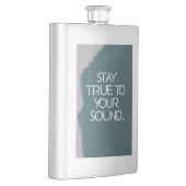 音を聞き続ける フラスク (右)