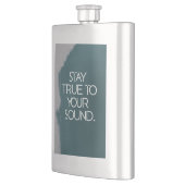 音を聞き続ける フラスク (左)