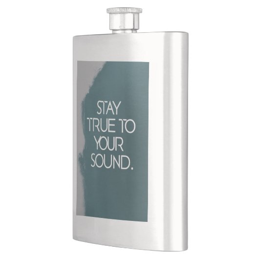 音を聞き続ける フラスク (左)