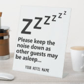 音保を下げて。ゲストは眠っている 台座サイン (インサイチュ)