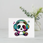 音楽にヘッドフォン聞でハッピーパンダ。 箔シーズンポストカード (立ち正面)