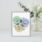 音楽の流れ(リールとビニールのレコードにリール) ポストカード (スタンド正面)