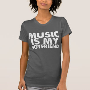 音楽は私のボーイフレンドです Tシャツ