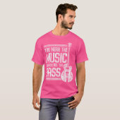 音楽は聴こえるけどバスギタ感じーは聴こえるよ Tシャツ (正面フル)