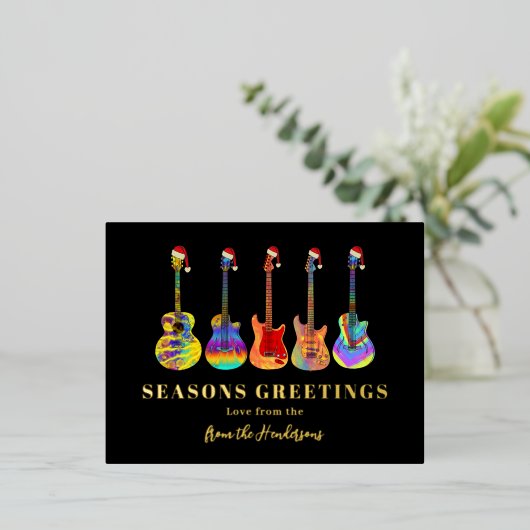 音楽をテーマにしたクリスマスギターブラックと金ゴールド 箔シーズンポストカード (立ち正面)