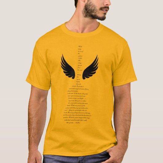 "音楽を飛ばせ" – 羽を持つギター デザイン Tシャツ (正面)