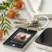 音楽プレイヤーアーティストと曲パーソナライズされた キーホルダー (正面右)