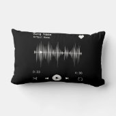 音楽プレーヤーアーティストとソングブラックパーソナライズされた ランバークッション (裏面)