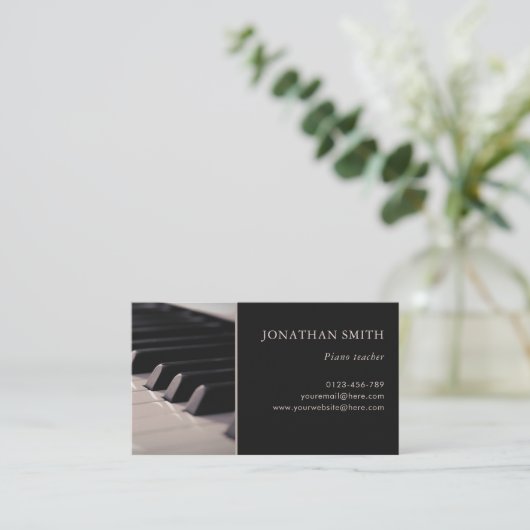 音楽先生ピアノ鍵プロフェッショナル 名刺 (スタンド正面)