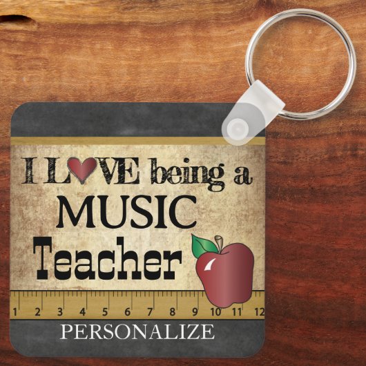 音楽教師であることが大好きです キーホルダー (裏面)