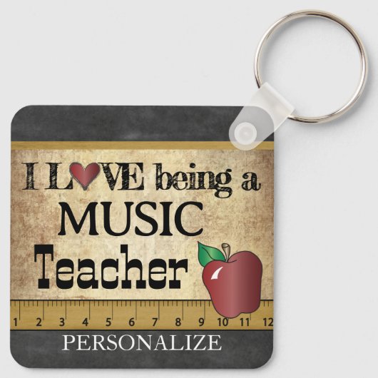音楽教師であることが大好きです キーホルダー (裏面)