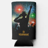 音楽DJ名前をカスタムする スリム缶クーラー (裏面)