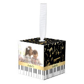 音符およびピアノ鍵の黒および金ゴールド キューブオーナメント (正面アングル)