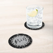 音符の中心が付いている円のピアノ鍵 ラウンドペーパーコースター (インサイチュ)