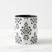 頂上のダマスク織の繰り返しパターン-白の黒 マグカップ (中央)