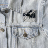 頂上淡い色のから吹の灰煙 缶バッジ (インサイチュ)